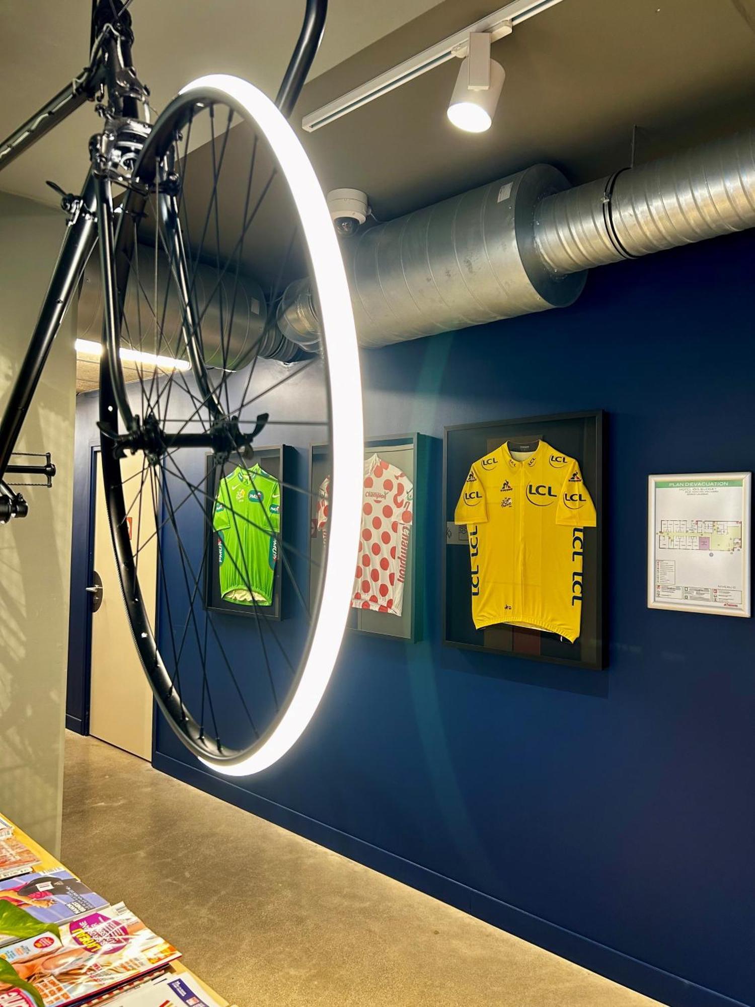 Ibis Budget Loudeac Velodrome Ngoại thất bức ảnh